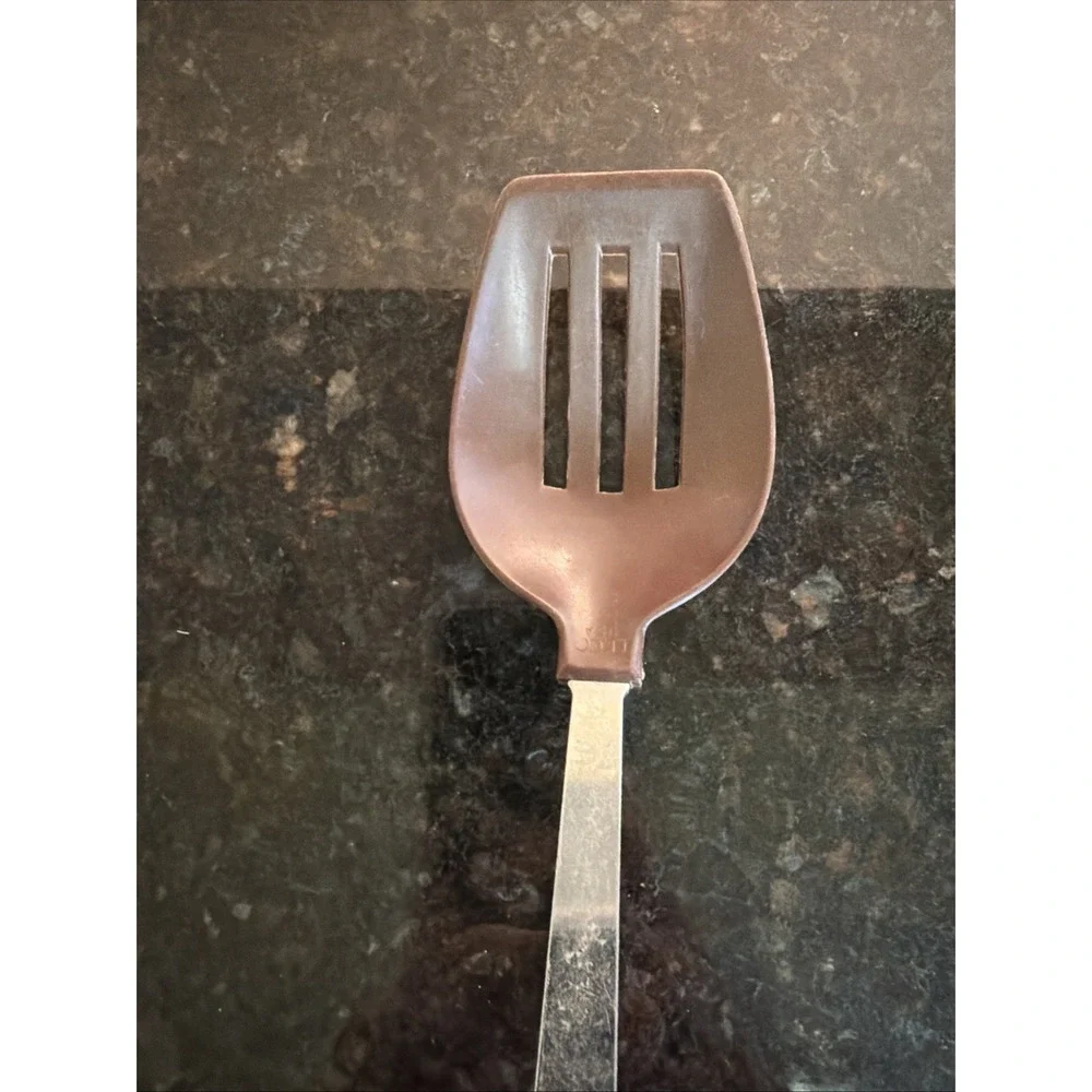 Vintage Ekco Nylon Solid Slotted Cooking Spoon Beige Onion Garlic 12.25
